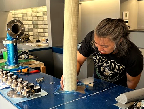 作業中の竹本氏